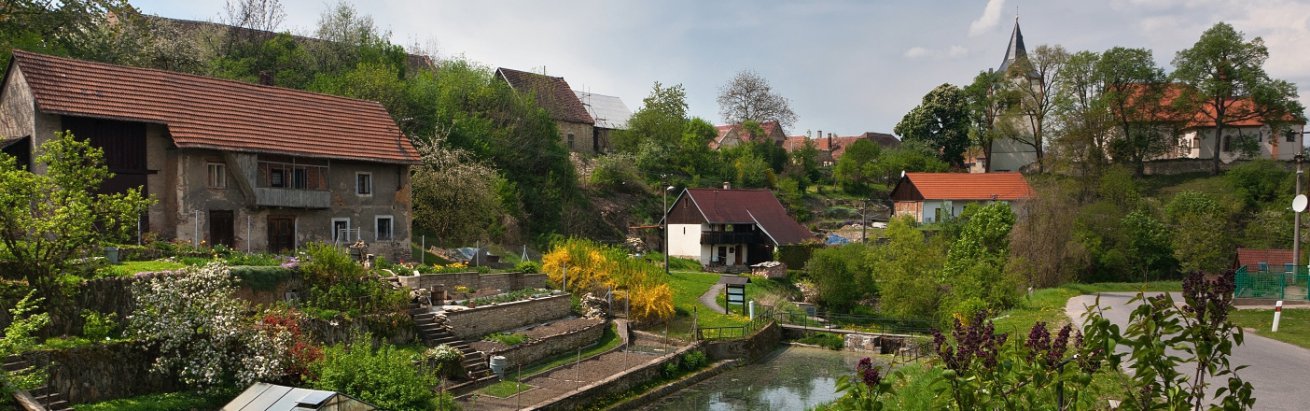 Léto Vraclav údolí s nádrží